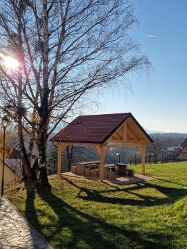 Nadstrešek pri POŠ Ptujska Gora